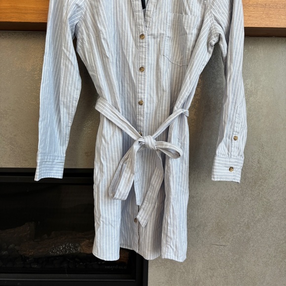 NWT Abercrombie & Fitch Women's striped collared dress with tie waist, Size L/P - Picture 3 of 11